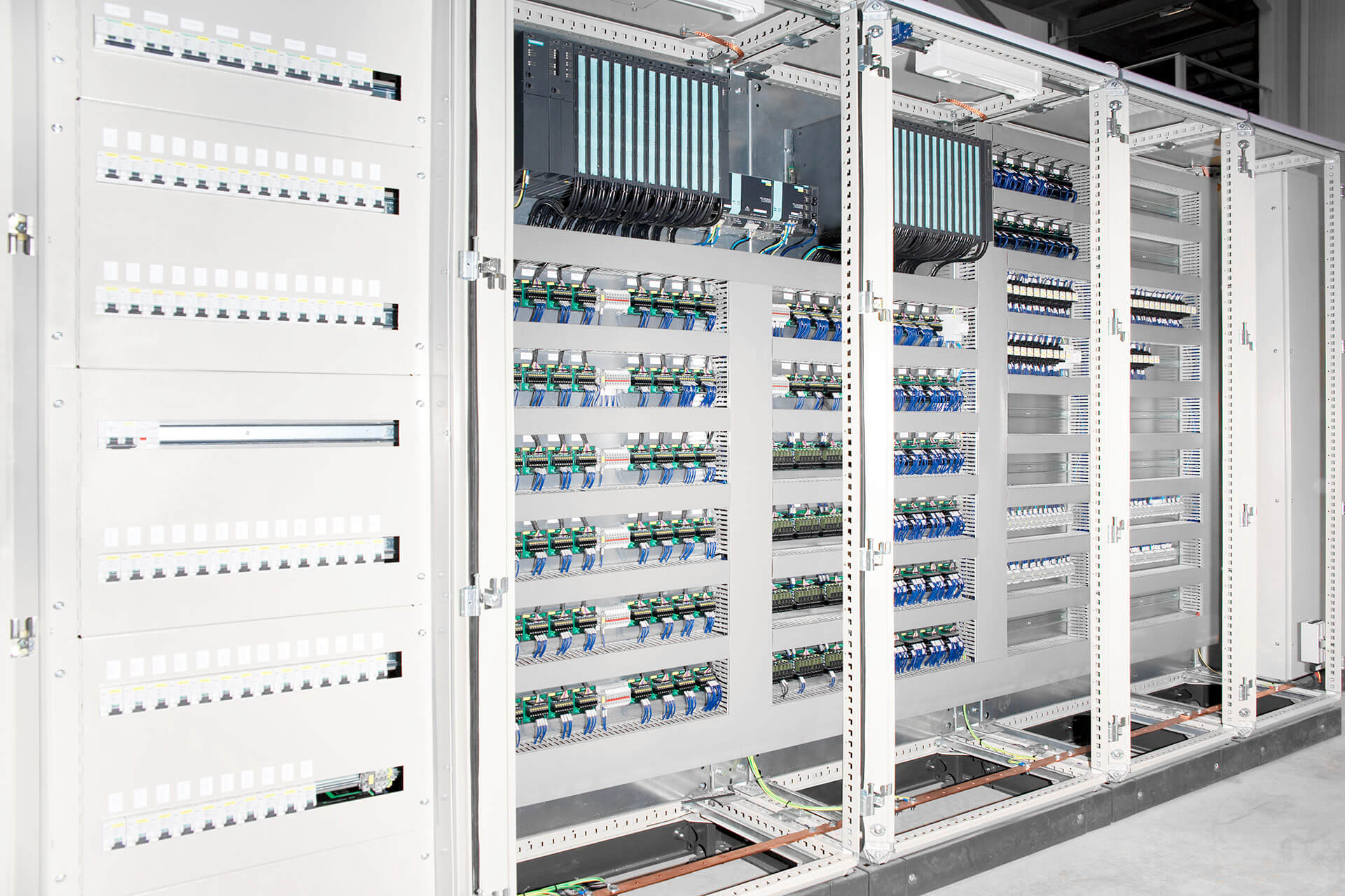 Electrical panels in hospitals are devices that concentrate and distribute electrical energy from the main electrical network to different areas of an hospital facilities